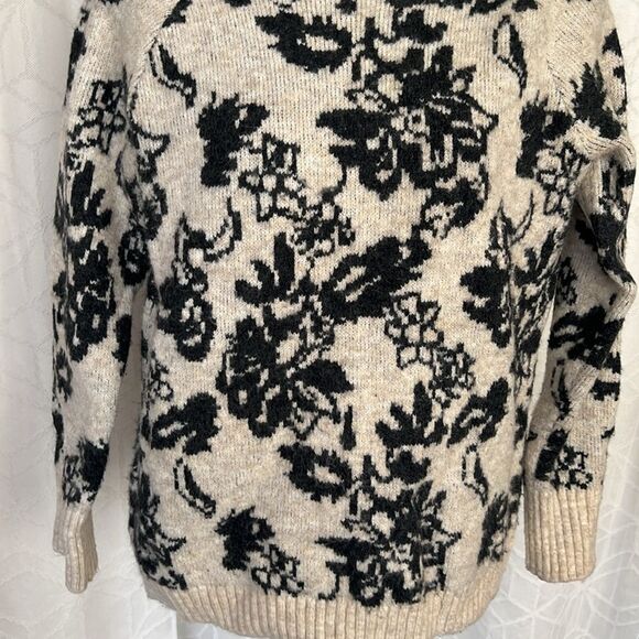 Peyton Primrose Acrylic Neutral Floral Sweater - Picture 3 of 6